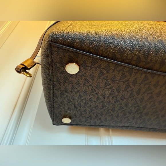 Michael Kors East West Tote - Picture 7 of 8